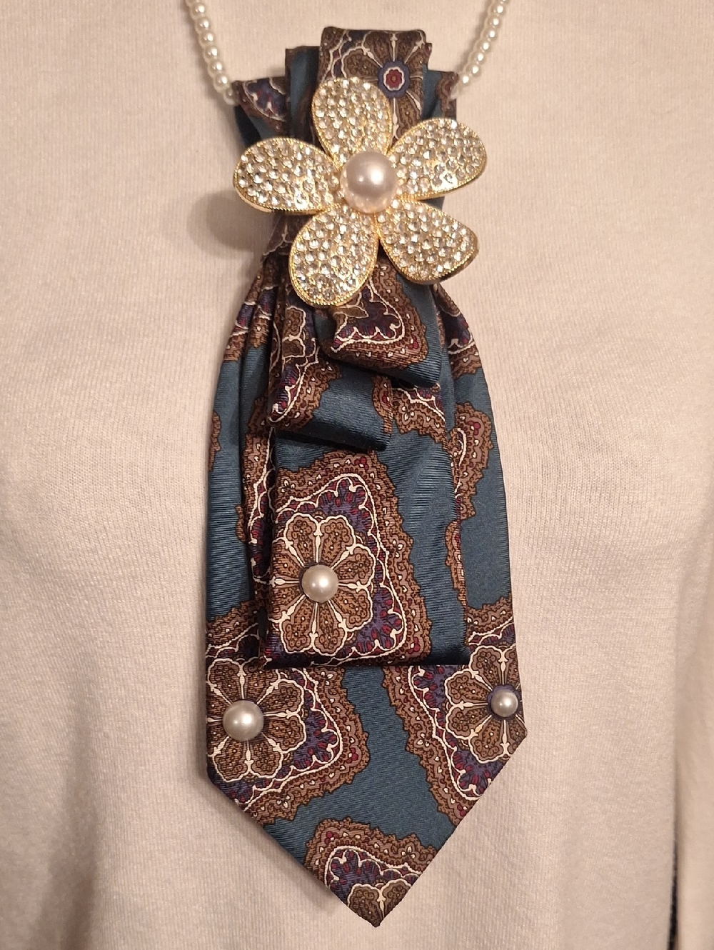 Hanover St. Necktie Necklace with Large Pearl Flower Pin